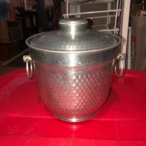 Vintage hammered aluminum ice bucket with lid. Man cave, bar accessories-used